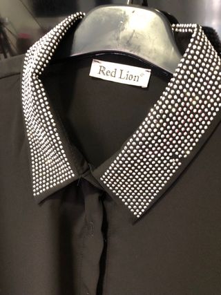 Camisa negra Red Lion pedrería