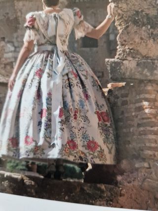 Traje de fallera muy nuevo 
