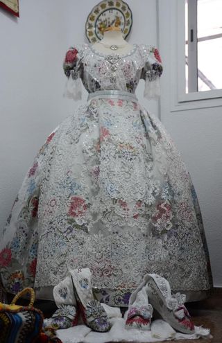 Traje de fallera muy nuevo 
