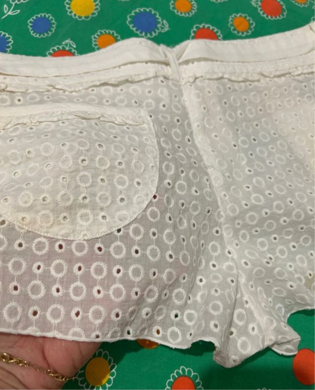 Shorts estivi bianchi traforati