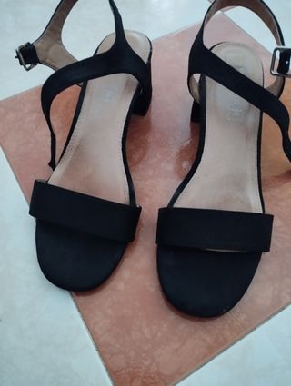 Sandalias negras verano tacón bajo