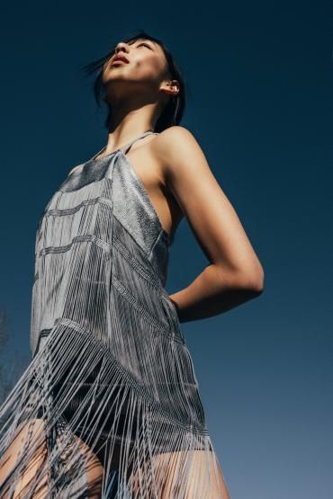 Vestido plateado flecos Zara