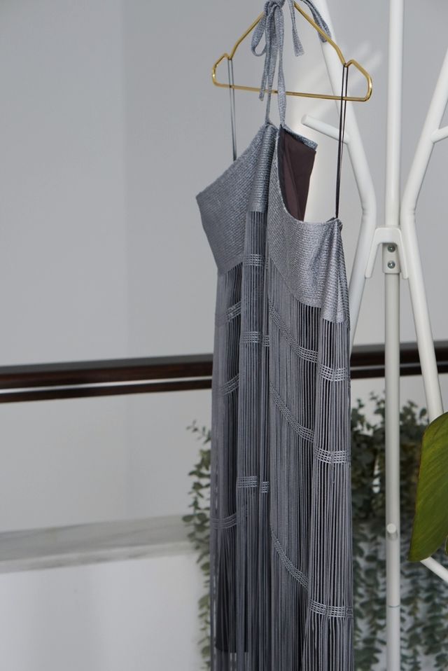 Vestido plateado flecos Zara