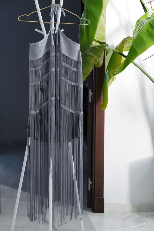 Vestido plateado flecos Zara