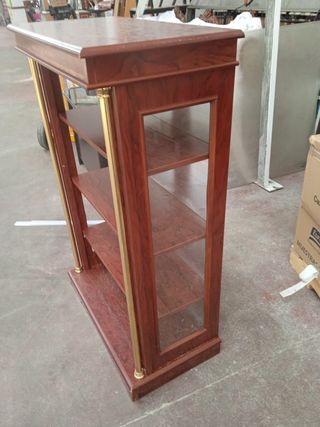 Vitrina exhibidora madera y cristal