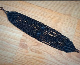 Pulsera de cuentas negras 