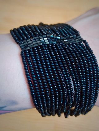 Pulsera de cuentas negras 