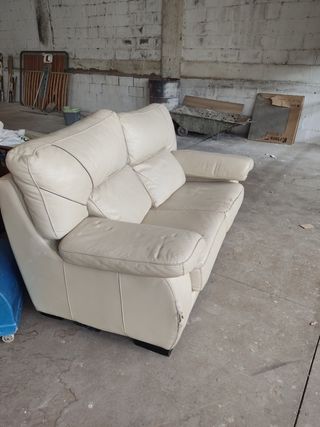 Sofá 2 plazas piel sintética beige