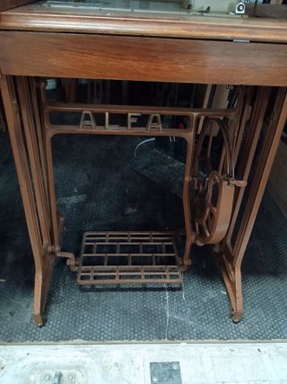 Máquina coser Alfa 53 con mueble