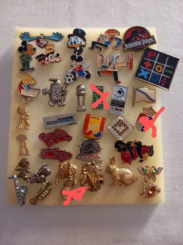 32 Pins variados - colección