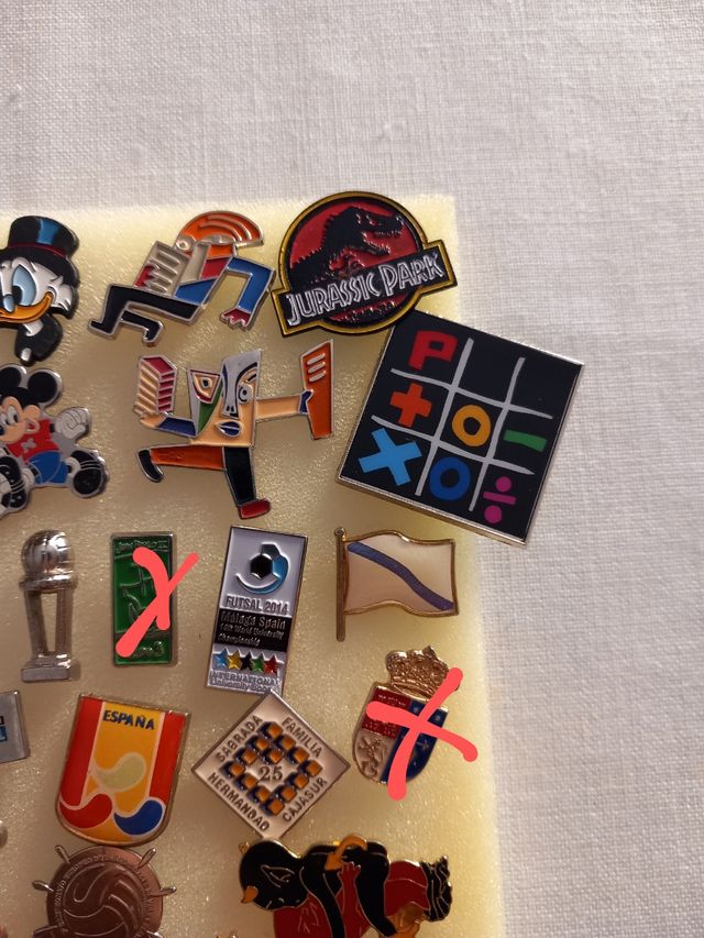 32 Pins variados - colección