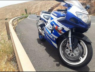 Suzuki GSX-R 750- Moto deportiva