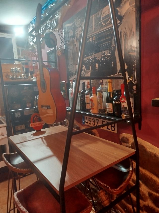 Mesa alta + 4 sillas estilo industrial