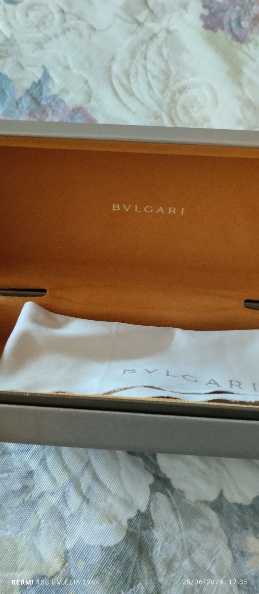 Custodia BVLGARI e panno beige