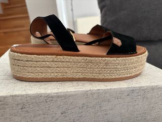 Sandalias plataforma negras y marrones
