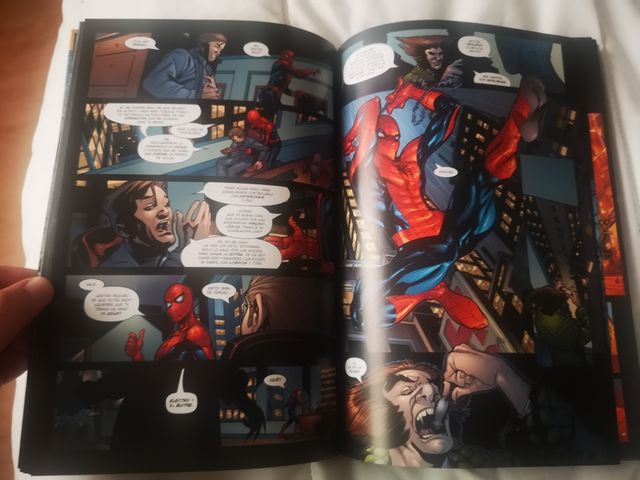 Comic Spiderman. Entre los muertos. Must have. 