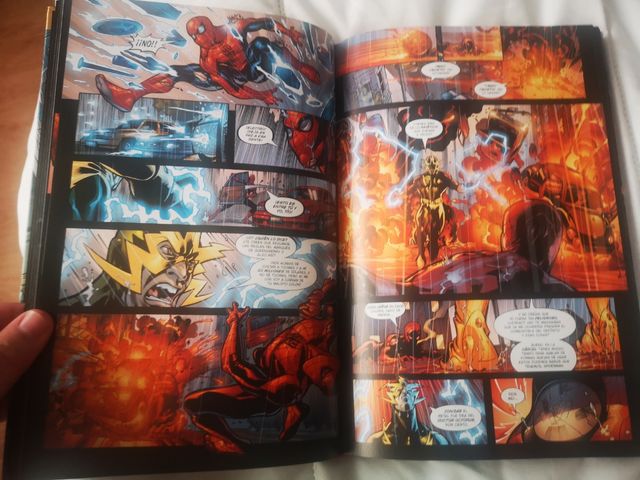 Comic Spiderman. Entre los muertos. Must have. 