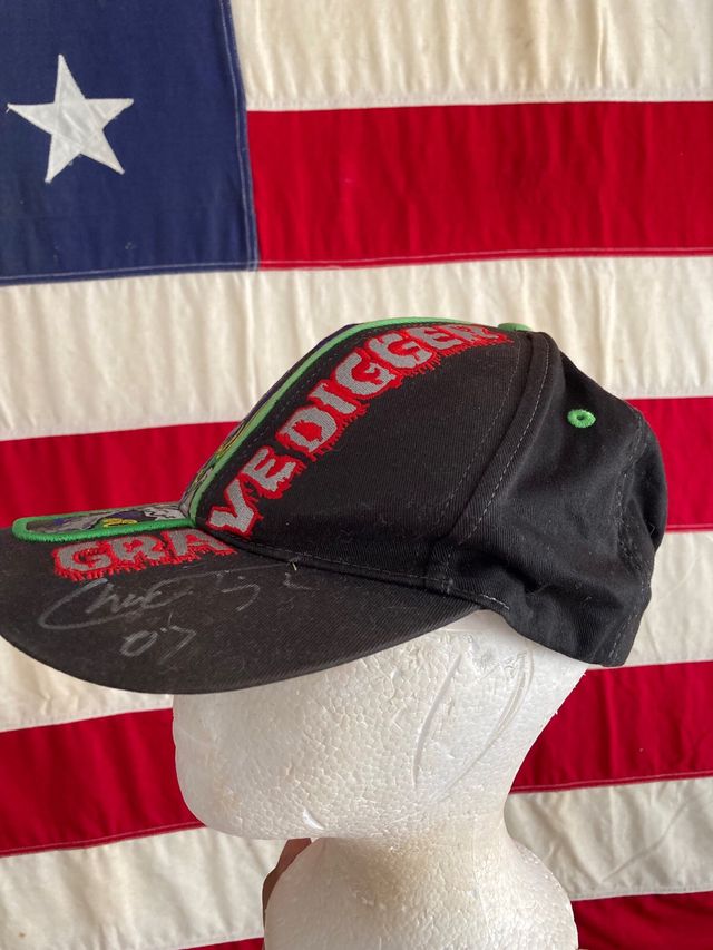 GORRA GRAVE DIGGER FIRMADA