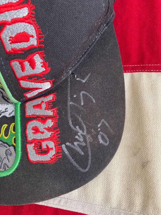 GORRA GRAVE DIGGER FIRMADA