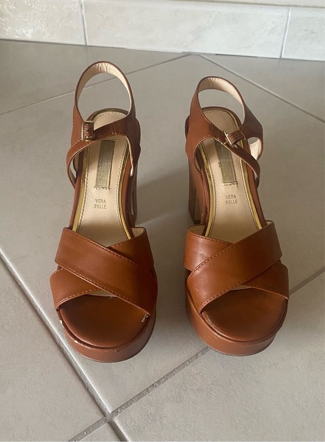 Scarpe con tacco color cuoio