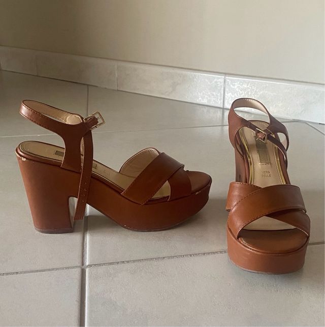 Scarpe con tacco color cuoio