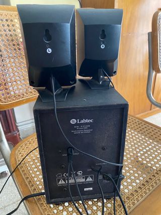 Altavoces Labtec 2.1 - negros