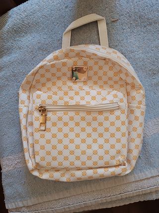 Mochila pequeña blanca y amarilla