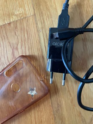 Funda y cargador Alcatel