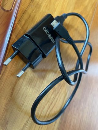 Funda y cargador Alcatel