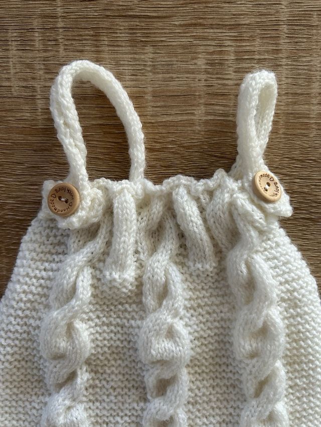 Pagliaccetto neonato lavorato a maglia