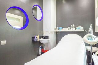 Local comercial en venta en La Salut - Lloreda en Badalona