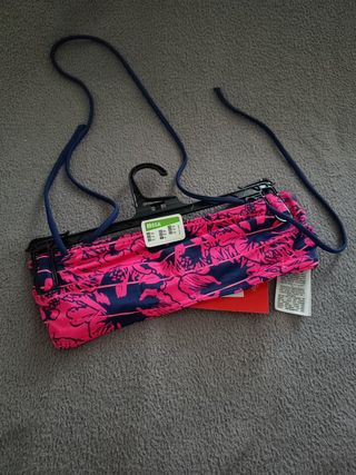 Top bikini Decathlon azul y rosa