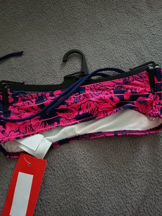 Top bikini Decathlon azul y rosa
