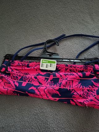 Top bikini Decathlon azul y rosa