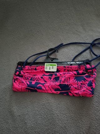 Top bikini Decathlon azul y rosa