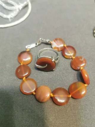 PULSERA Y ANILLO.Se regala pendientes bola granate
