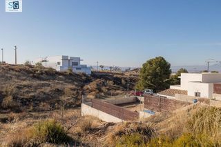 Terreno en venta en Zubia (La)