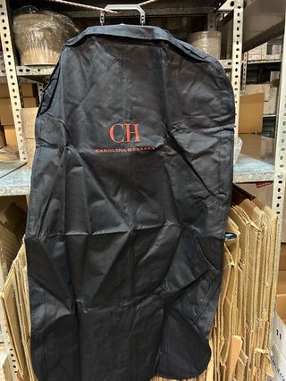 Funda traje Carolina Herrera