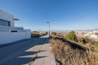 Terreno en venta en Zubia (La)