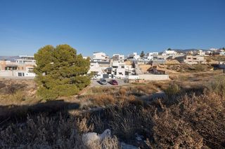 Terreno en venta en Zubia (La)