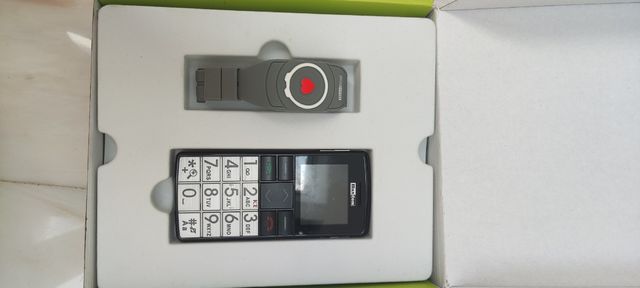 Teléfono MaxCom MW715BB + Pulsera SOS