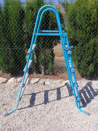 Escalera piscina