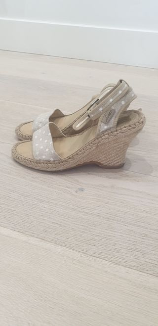 Sandalias La Cadena-cuña beige