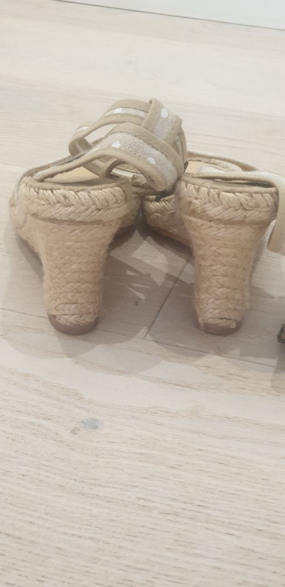 Sandalias La Cadena-cuña beige