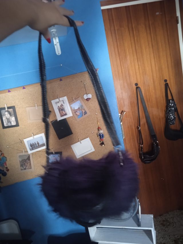 Bolso lila de pelo sintético