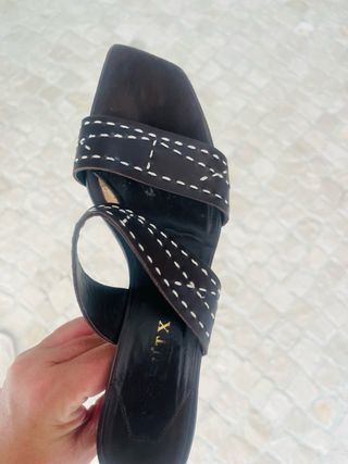 sandalias tacon en piel marca española Farrutx 