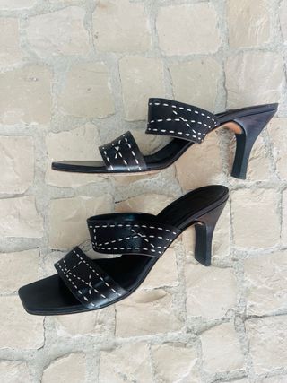sandalias tacon en piel marca española Farrutx 
