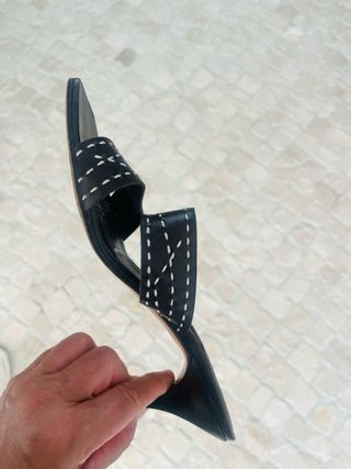 sandalias tacon en piel marca española Farrutx 