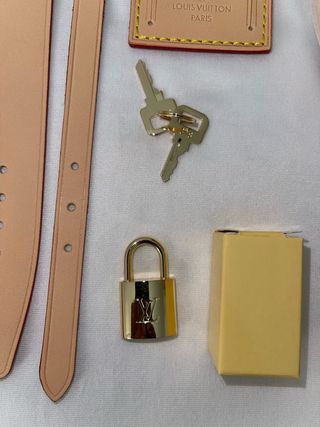 Candado n:318 
Louis Vuitton & Accesorios
