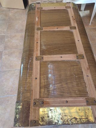 Baúl antiguo madera metal